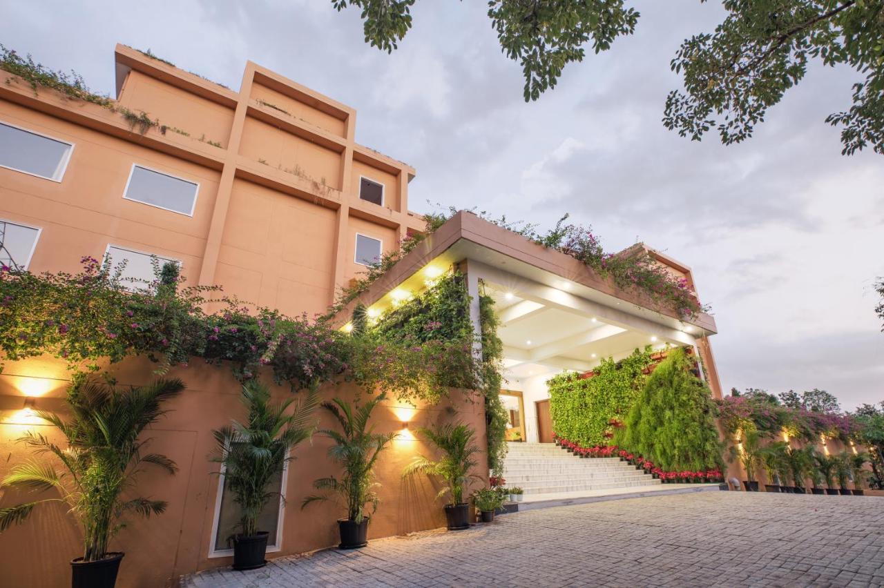 The Lalita Grand Mathura- Vrindavan Extérieur photo