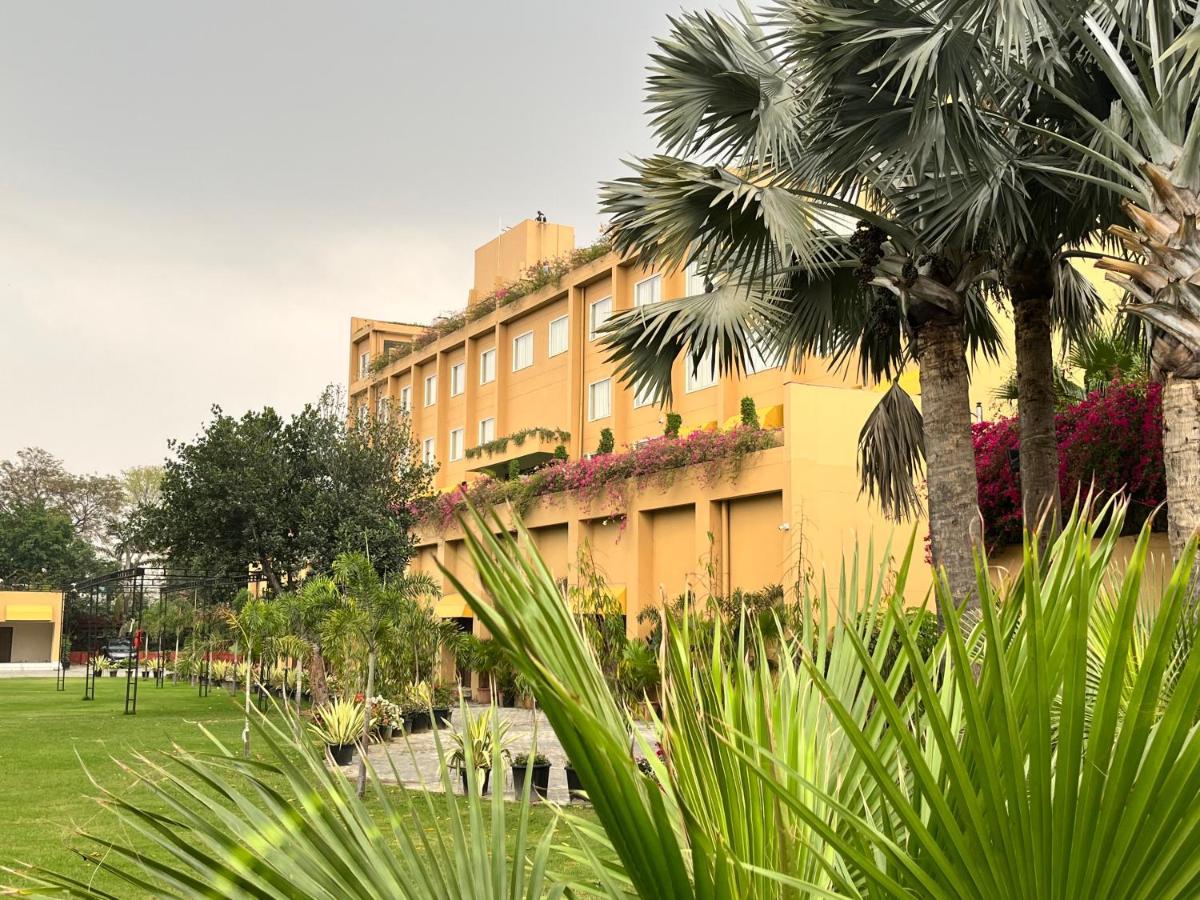 The Lalita Grand Mathura- Vrindavan Extérieur photo