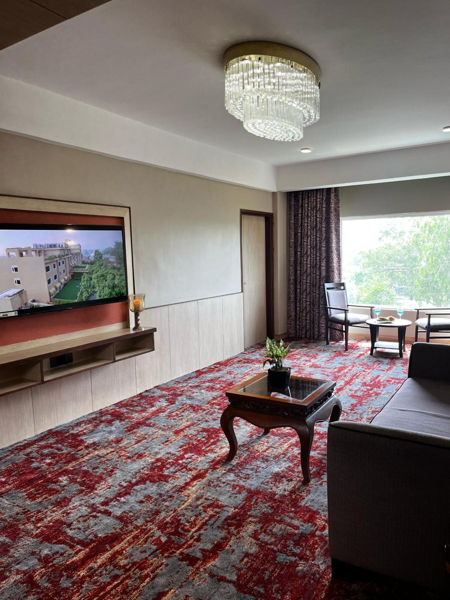 The Lalita Grand Mathura- Vrindavan Extérieur photo